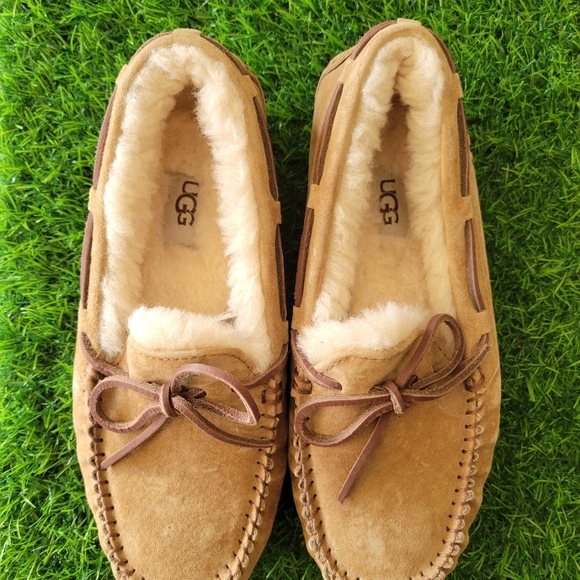 UGG  Dakota Slippers - Picture 6 of 7